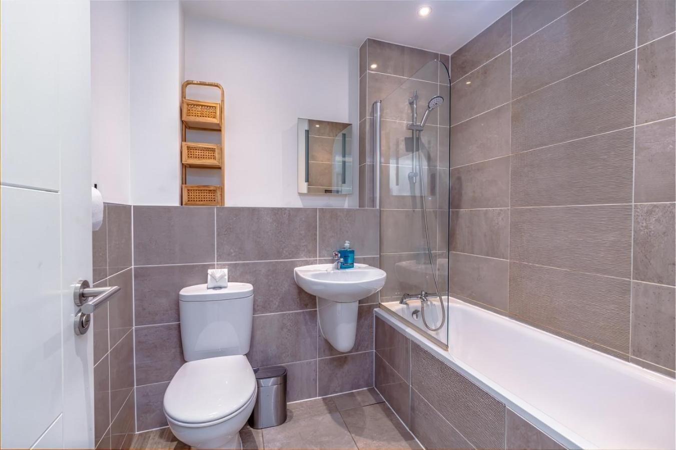 Chic & Modern Apartment - Bedminster Parade Бристол Екстериор снимка